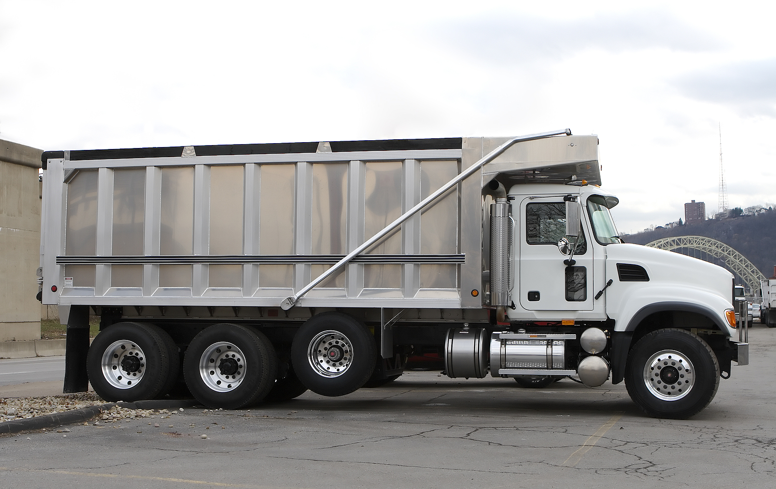 The Complete Guide to Dump Truck Classifications